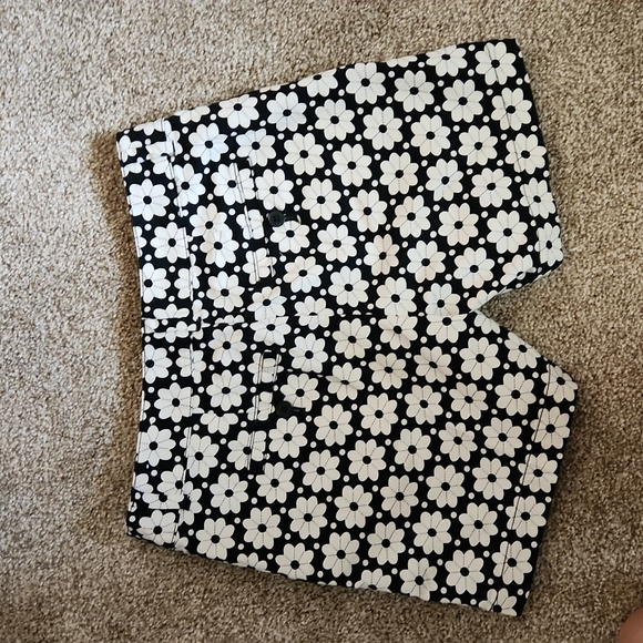 Loft Floral Shorts - Picture 3 of 5